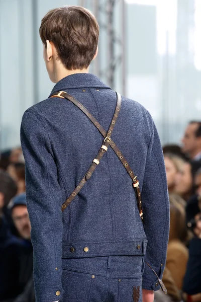 Look 15